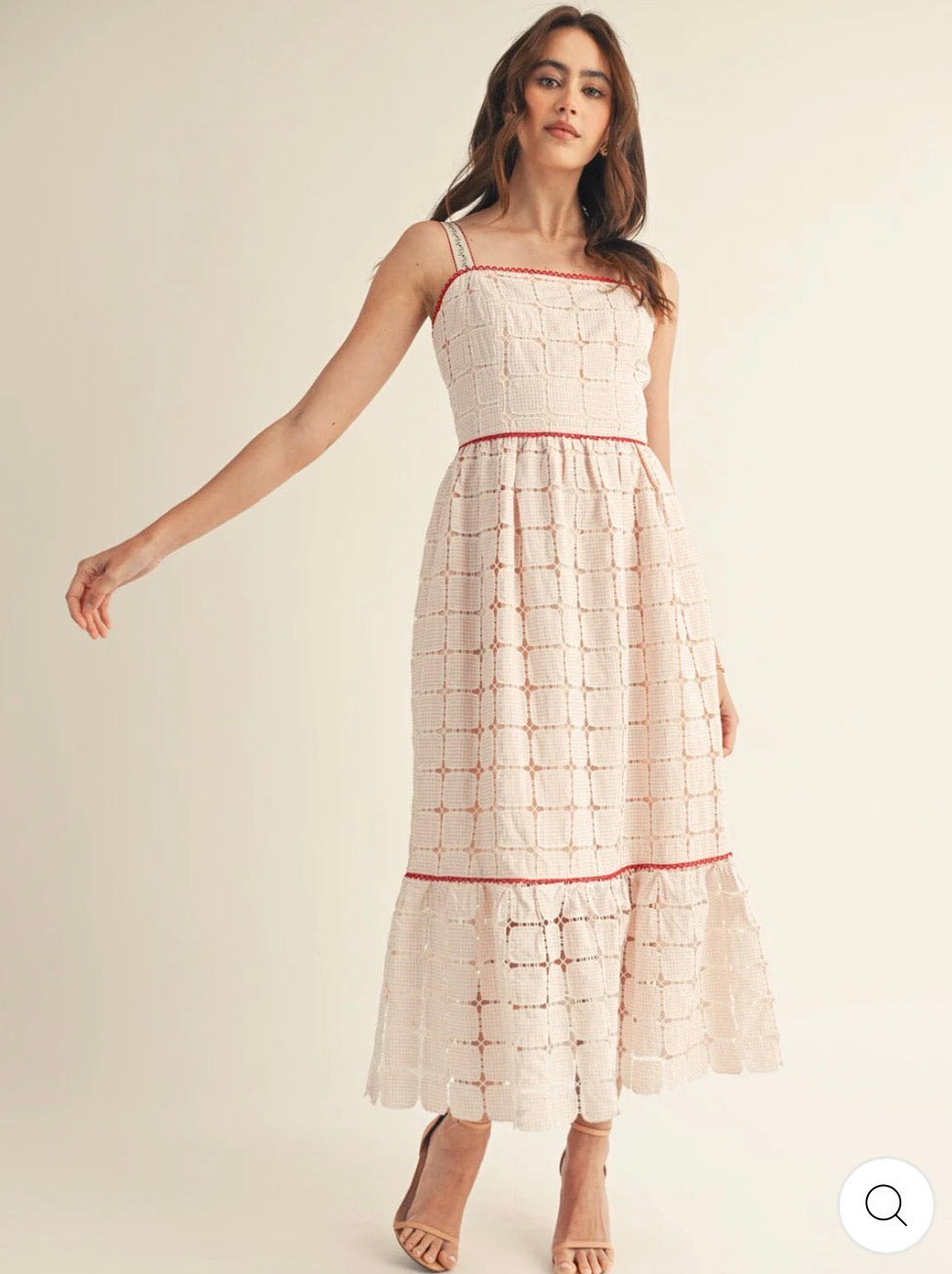 Vestido rosado maxi de cuello cuadrado con detalles tejidos tipo crochet