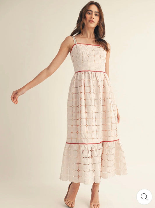Vestido rosado maxi de cuello cuadrado con detalles tejidos tipo crochet