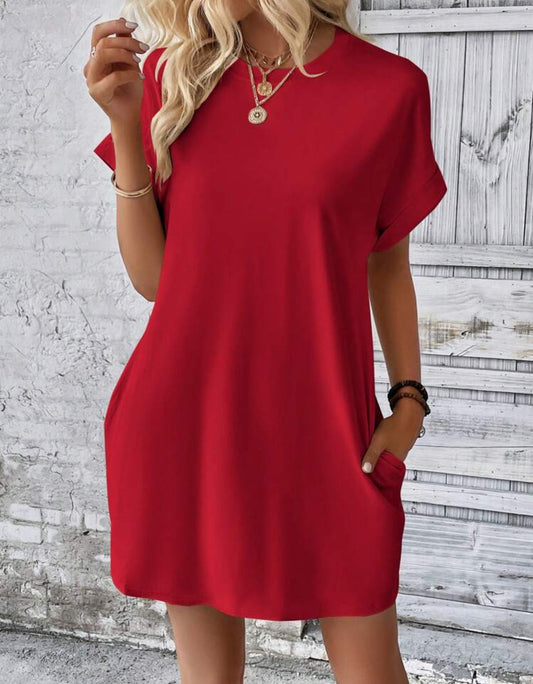 Vestido rojo estilo camiseta con bolsillos ocultos