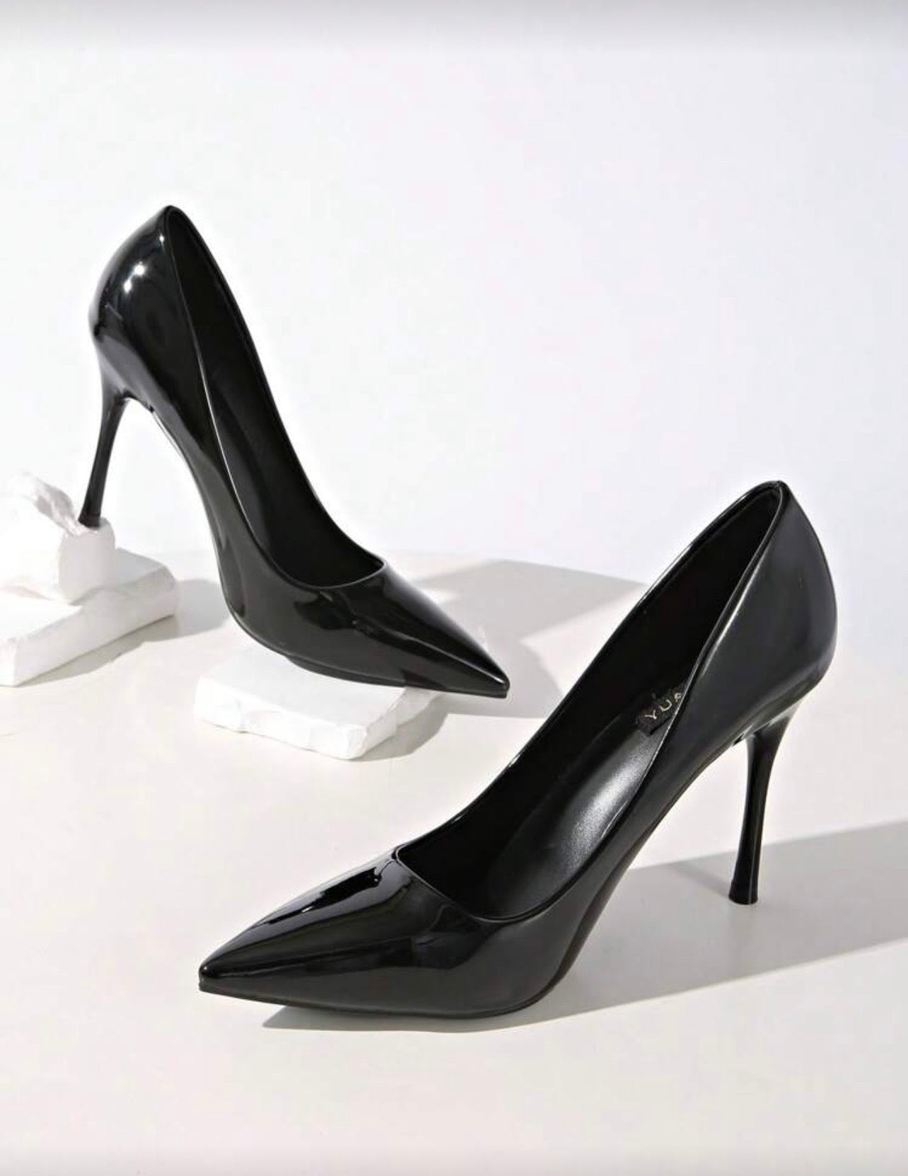 Tacones Negros Elegantes de 4in