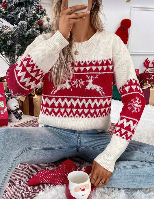 Suéter beige con decoración navideña roja