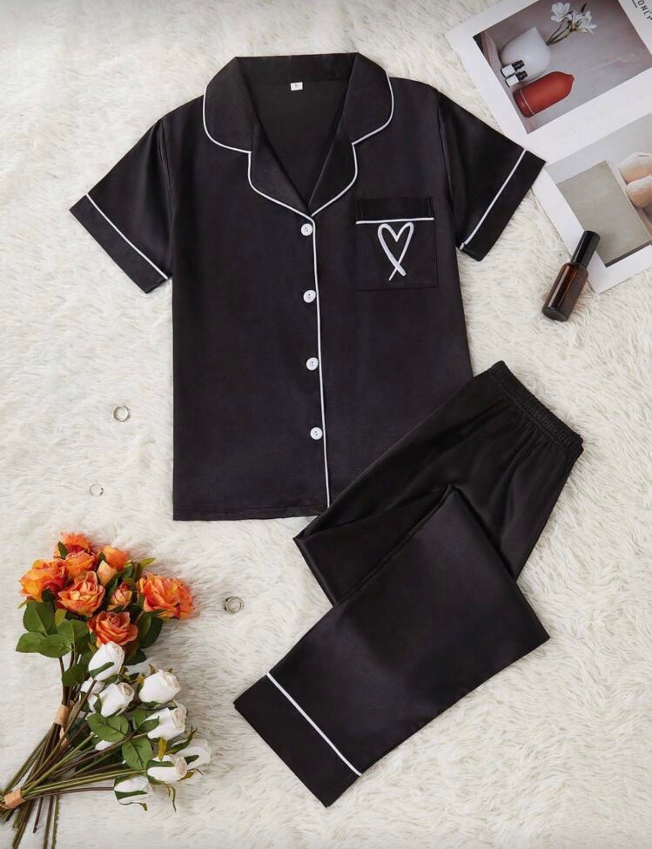 Set de pijama negro manga corta y pantalon largo satinado con bordado blanco