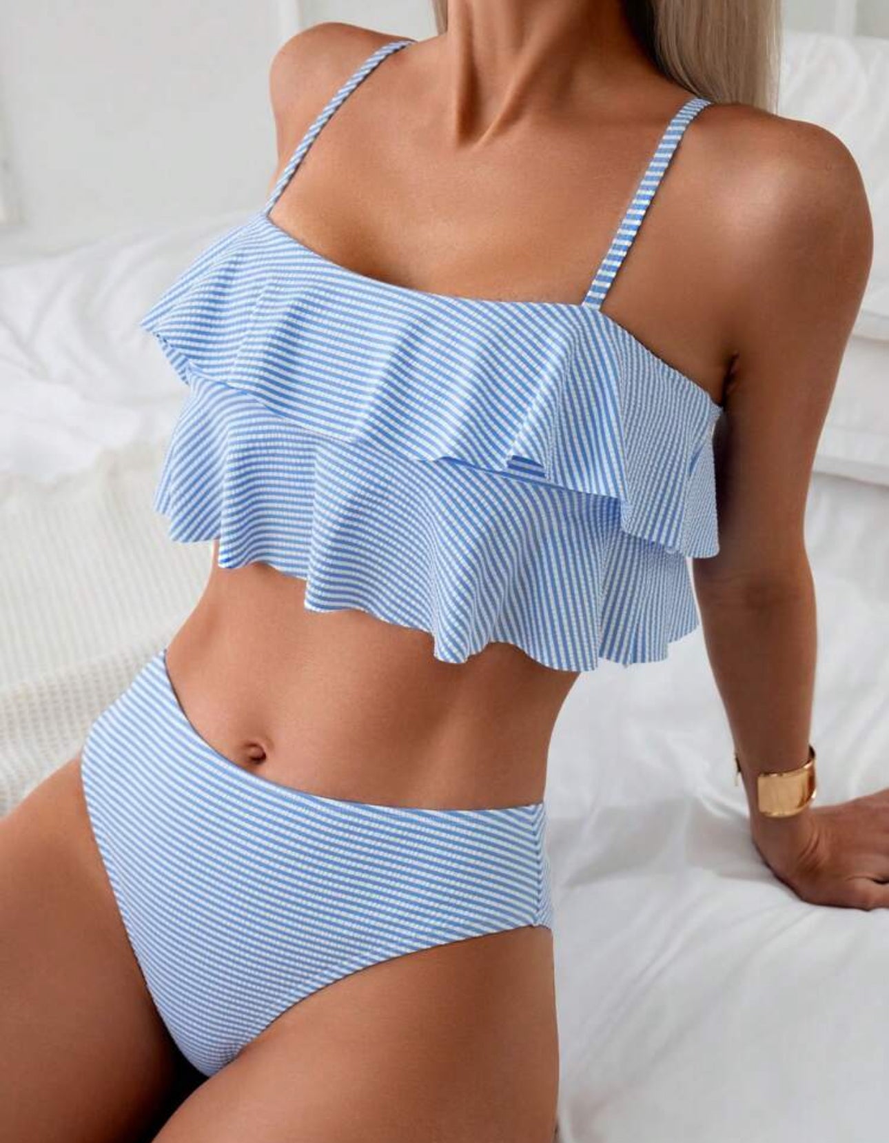 Traje de bano azul celeste y blanco
