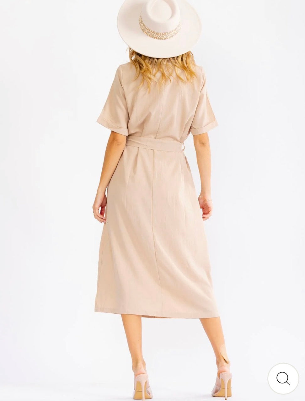 Vestido beige camisero con cinta