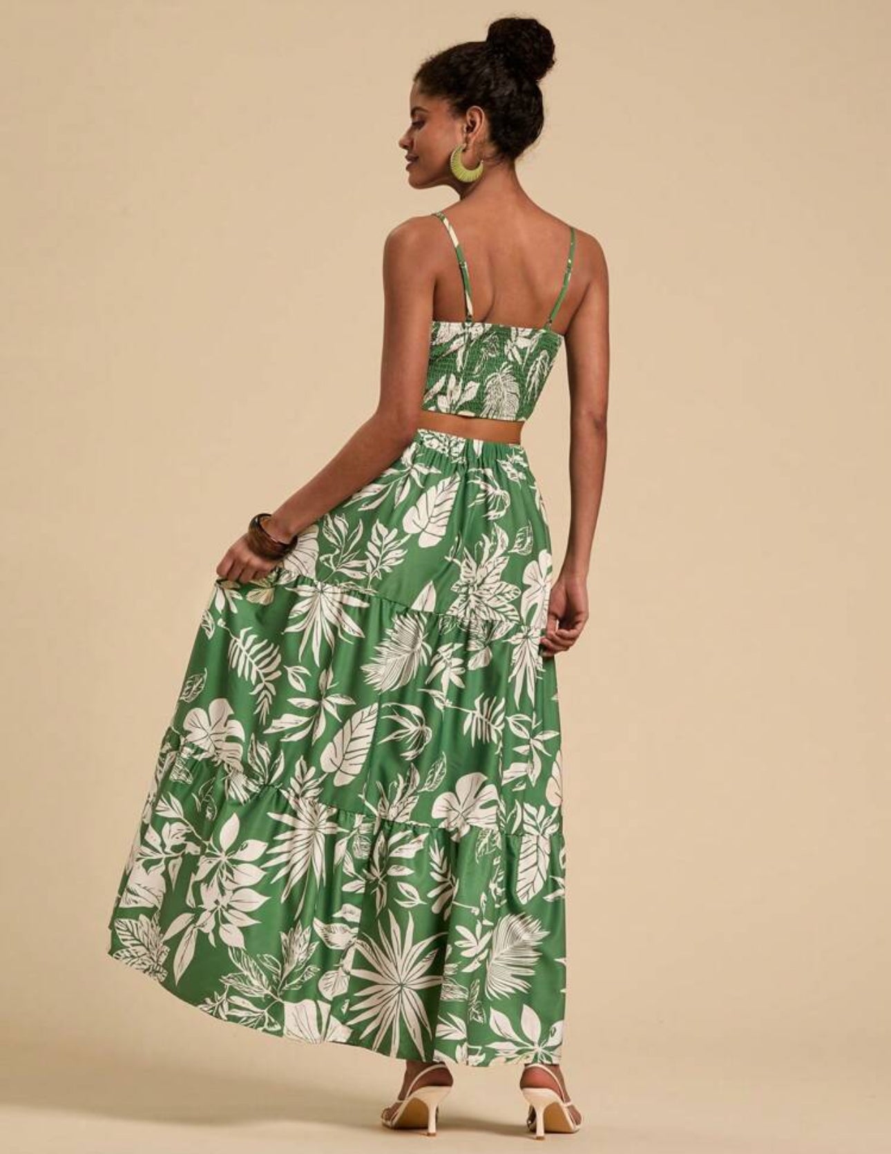 Conjunto verde y beige: top y falda