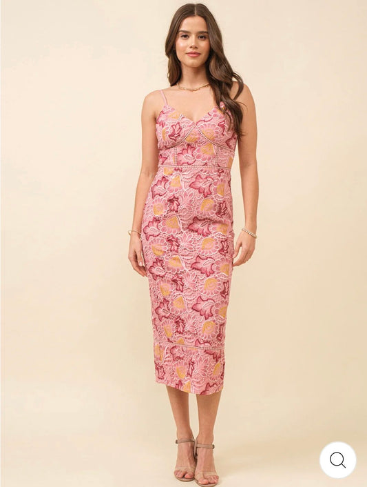 Vestido rosado floral midi crochet de tirantes