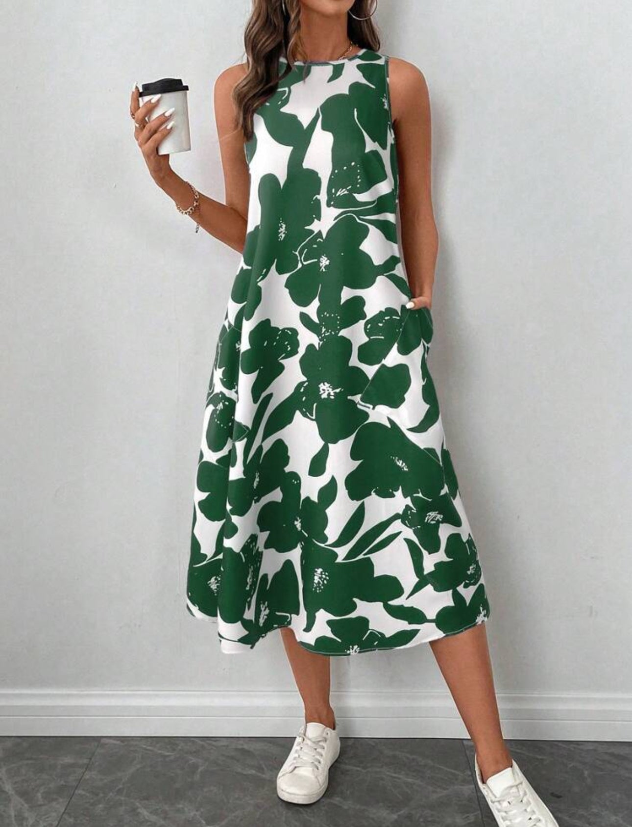 Vestido verde y blanco con estampado floral
