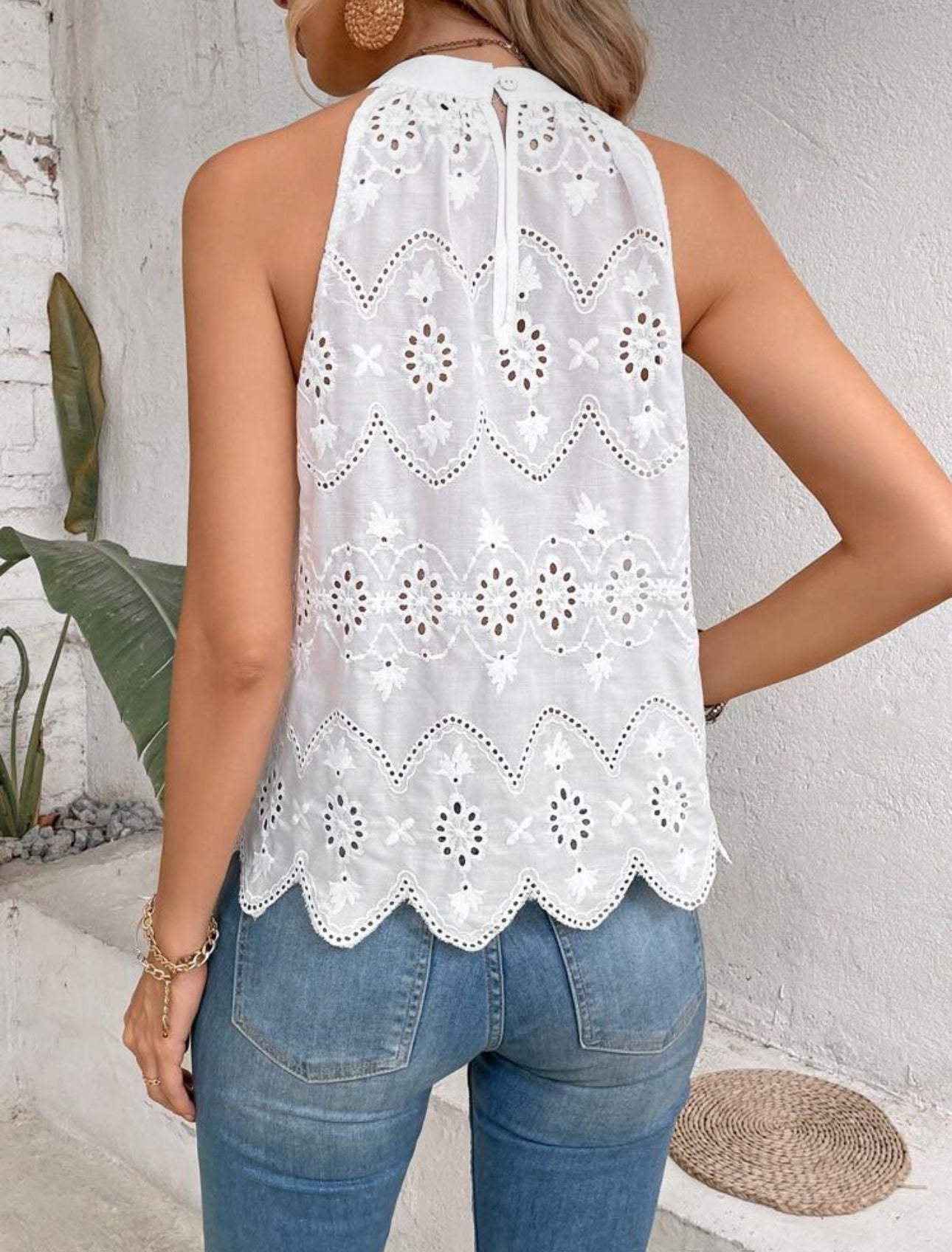 Camisa blanca con bordado