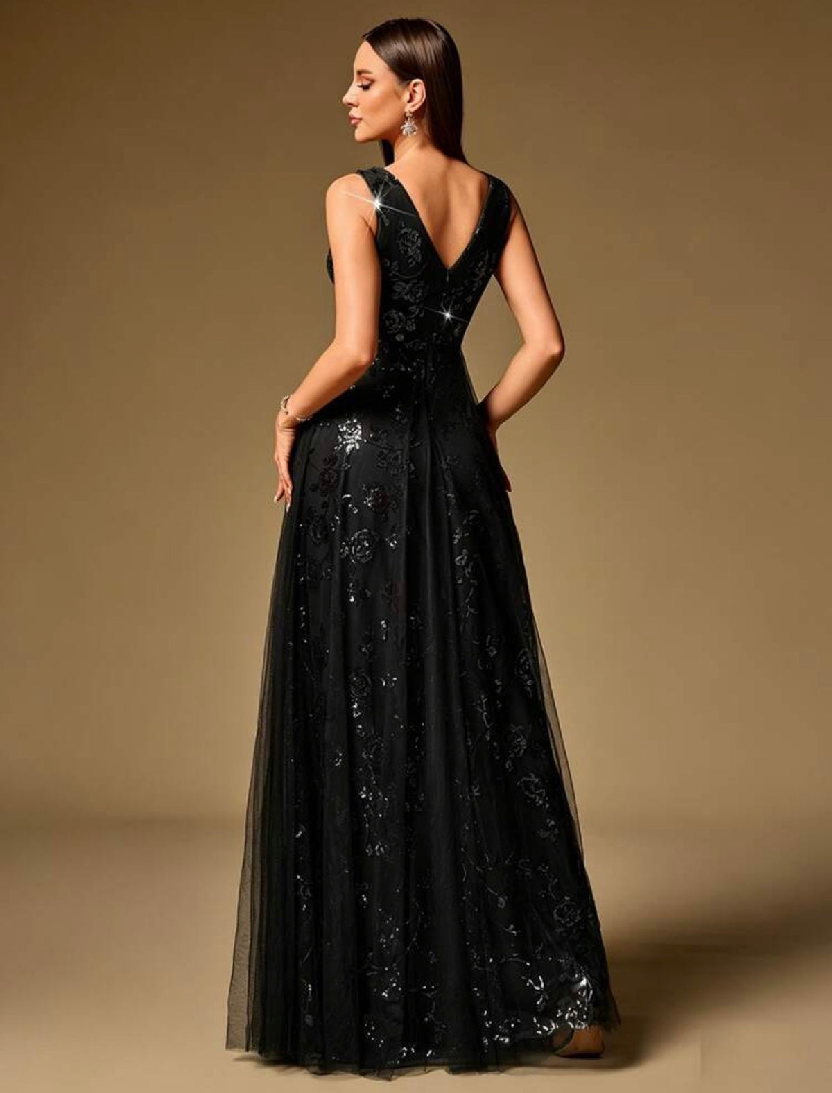 Vestido negro elegante de fiesta