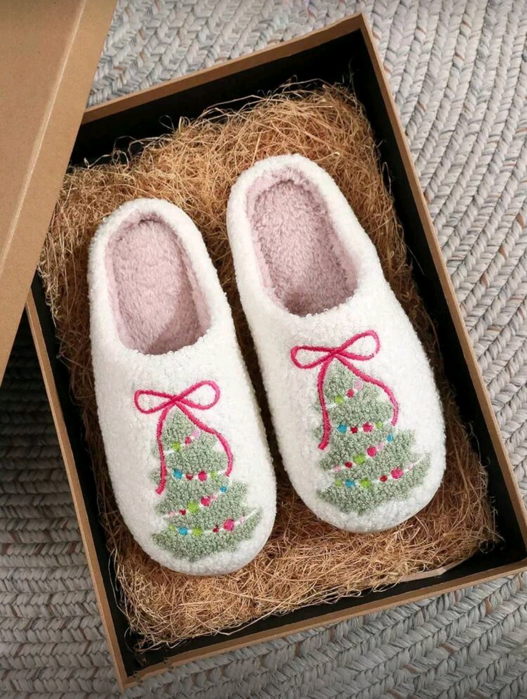 Pantuflas Blancas de Arbol de Navidad con Chongo