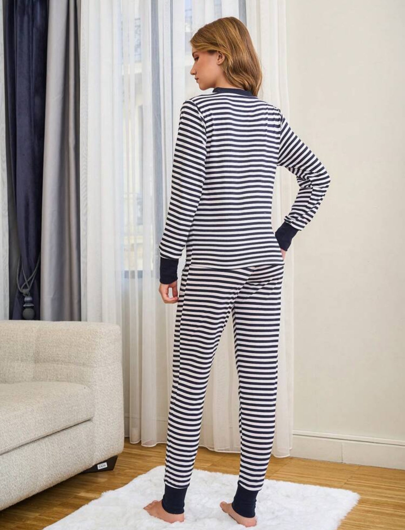 Pijama rayas blancas y negras