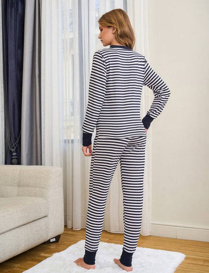 Pijama rayas blancas y negras