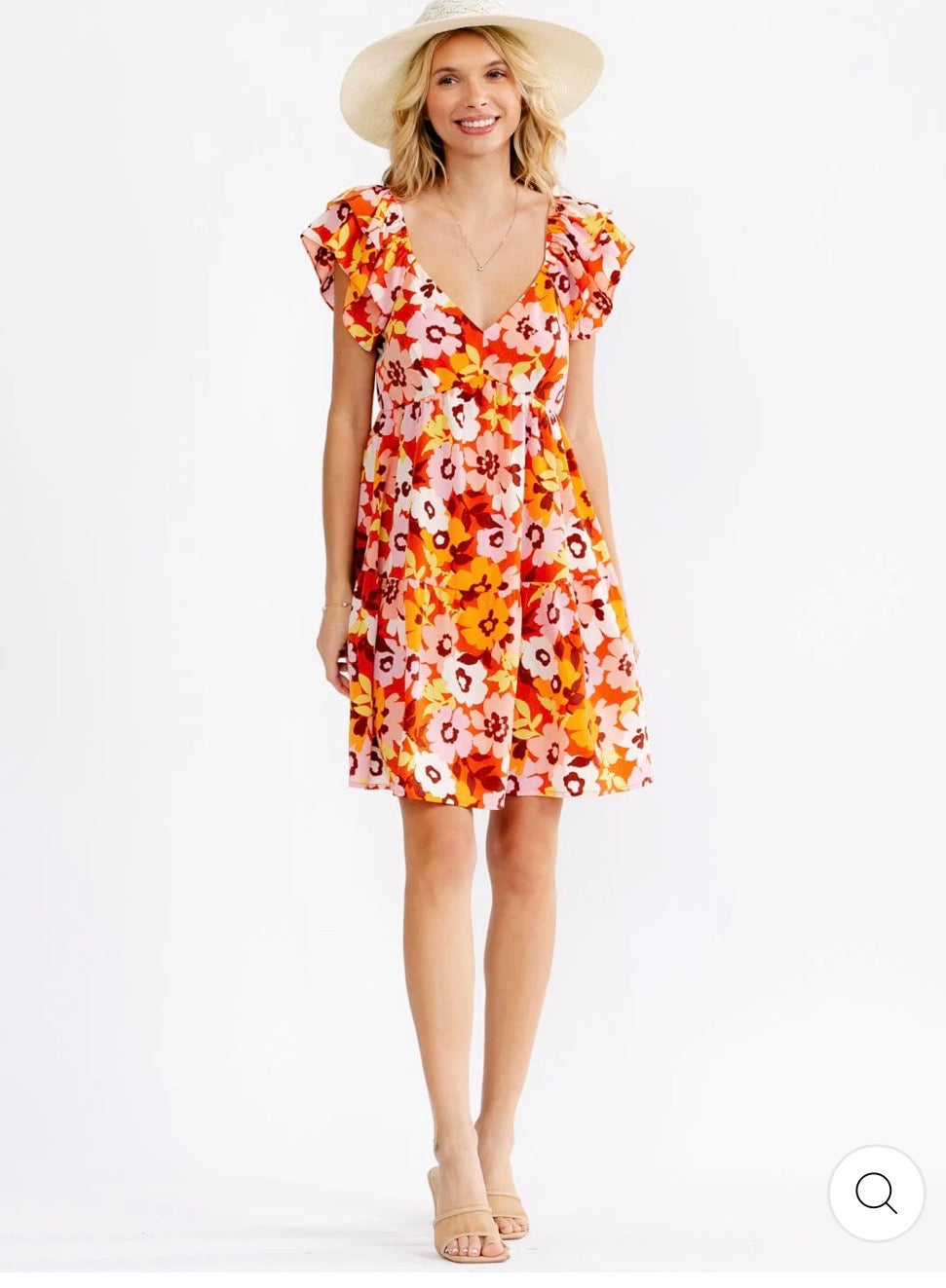 Vestido anaranjado corto floral cuello V mangas tipo vuelos