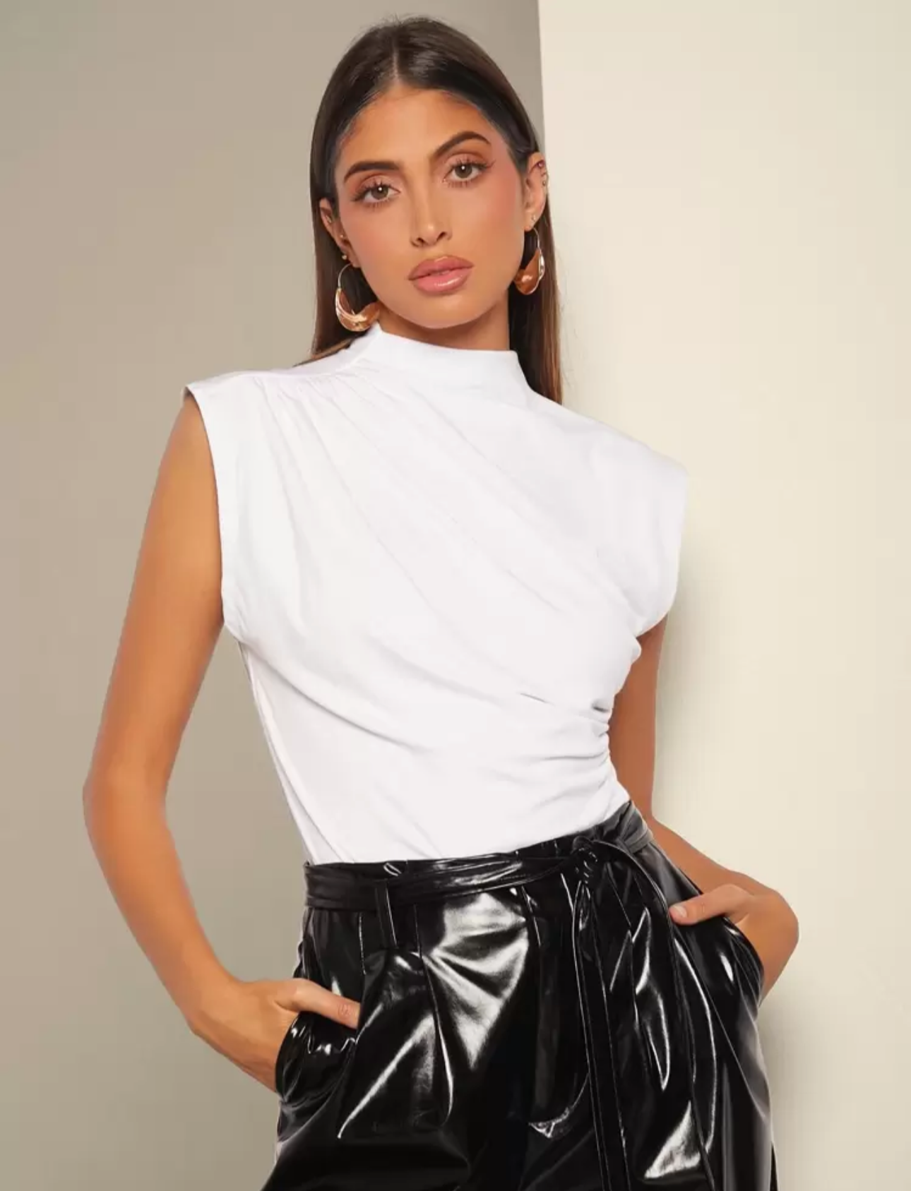 Camisa cuello alto color blanca con fruncido