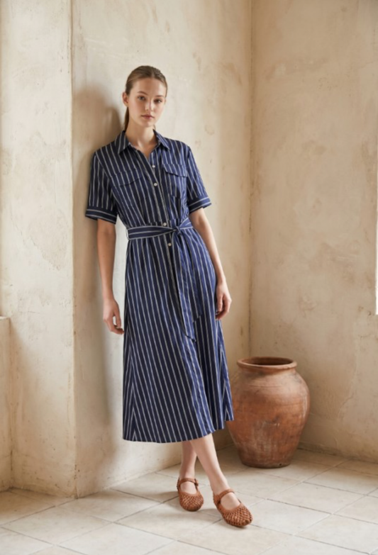 Vestido azul líneas blancas