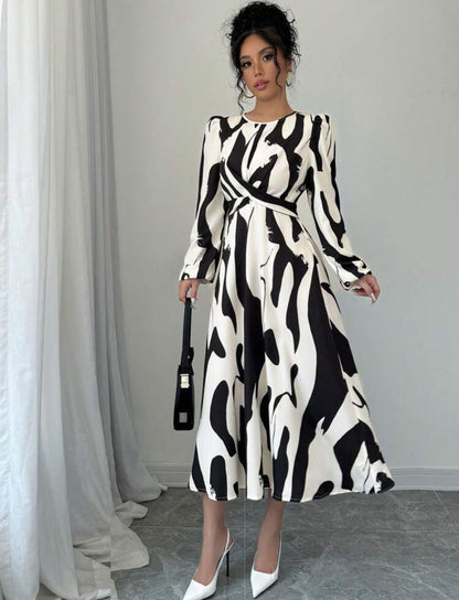Vestido beige con estampado negro cruzado