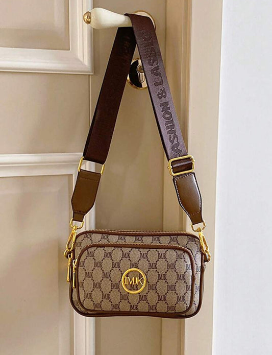 Cartera café y beige con correa