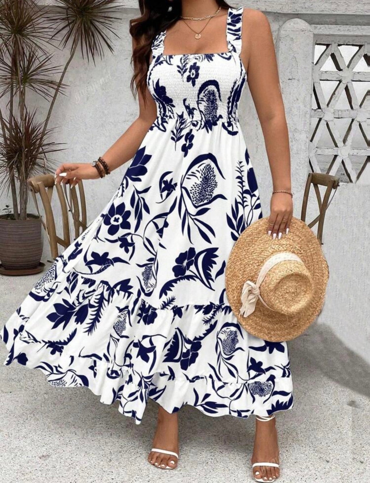 Vestido blanco con estampado azul y tirantes