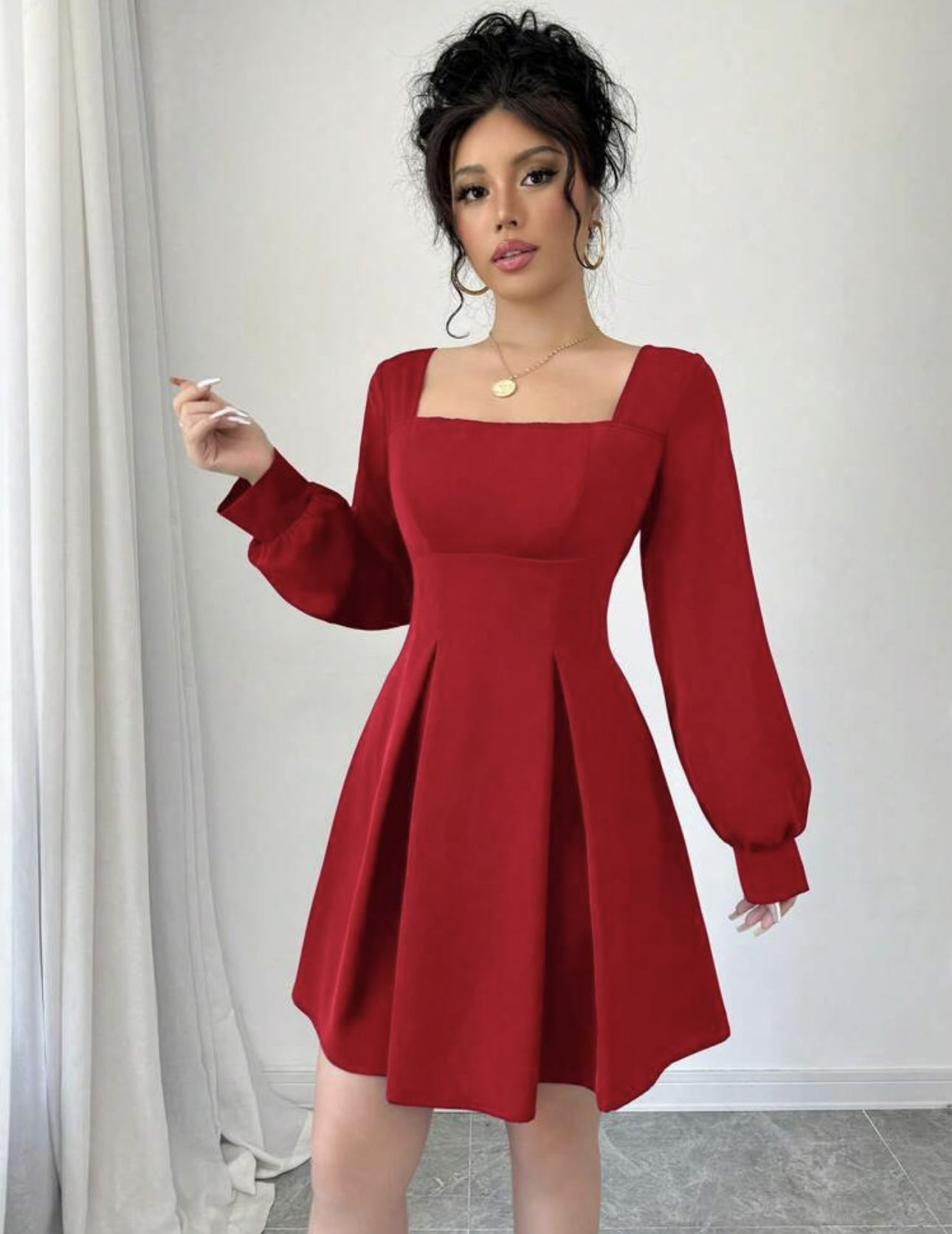 Vestido rojo corto cuello cuadrado
