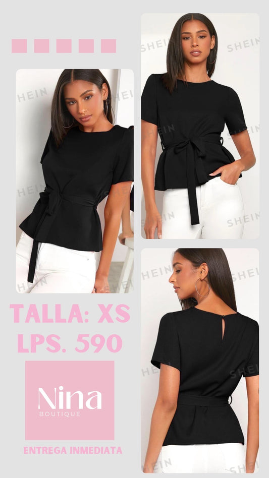 Camisa negra con cinturón