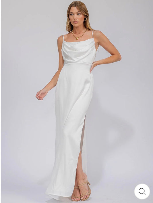 Vestido blanco elegante de tirantes