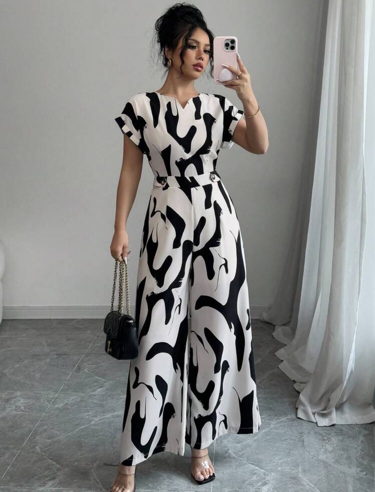 Jumpsuit beige con líneas negras