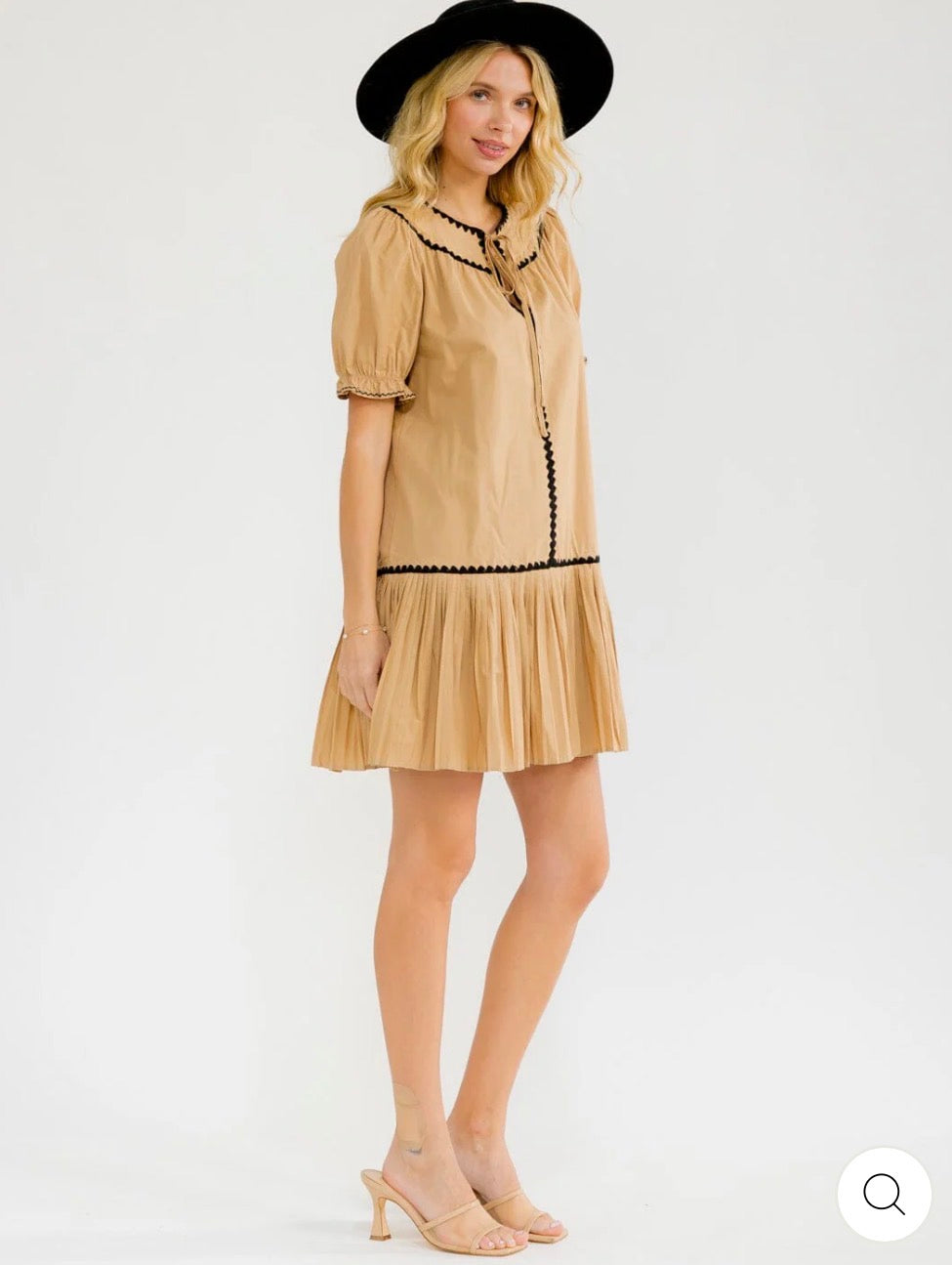 Vestido beige corto puff
