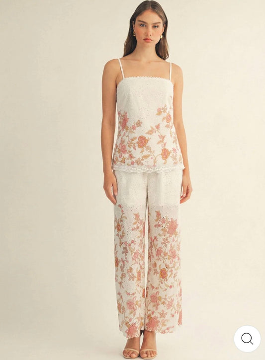 Conjunto blanco floral dos piezas camisa y pantalón