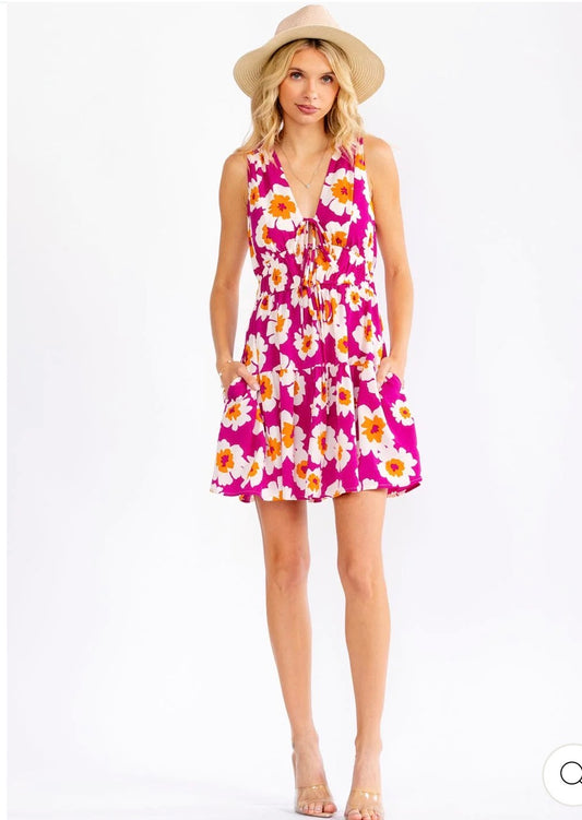 Vestido rosado corto floral cuello V