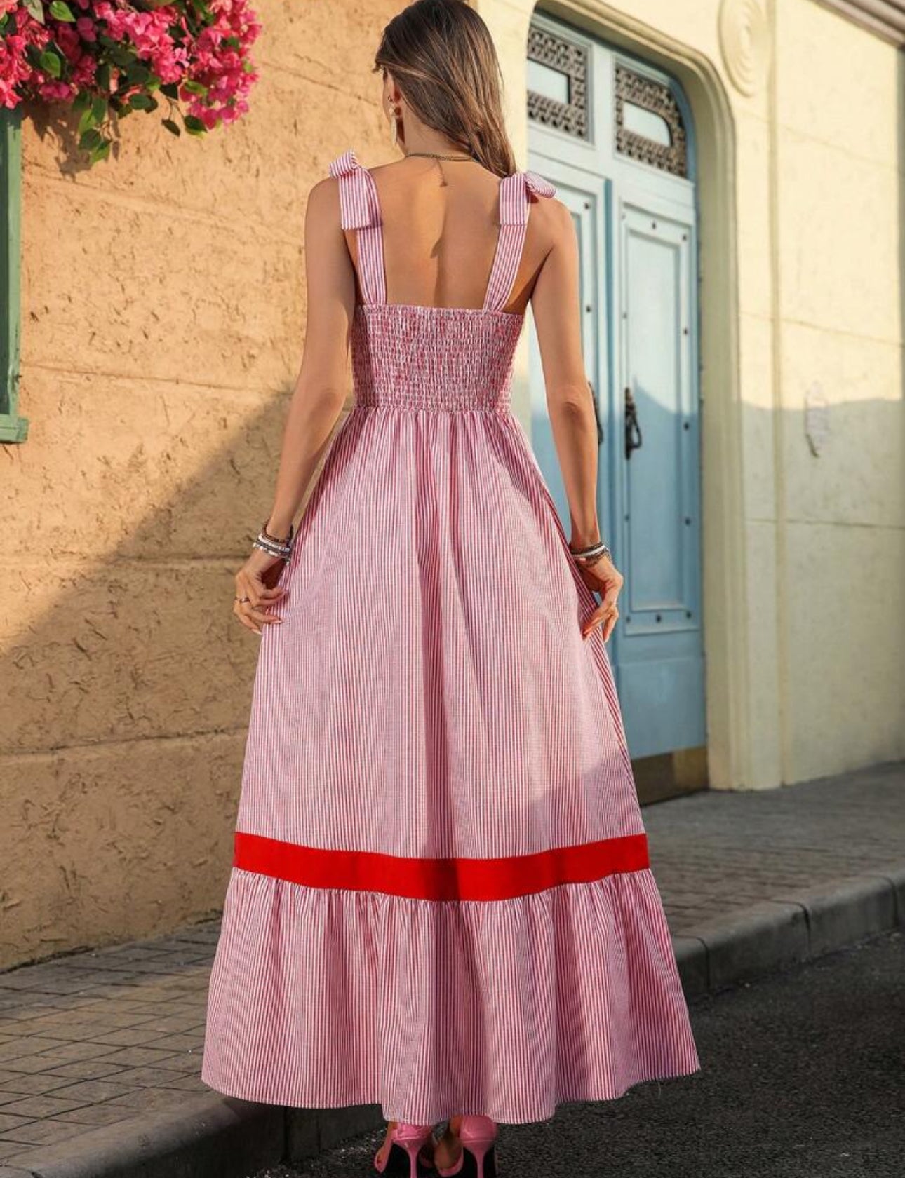 Vestido rosado cuadriculado y de tirantes