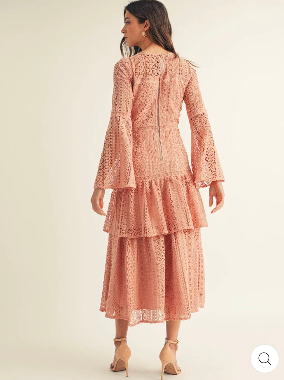 Vestido rosado maxi manga larga de vuelos crochet