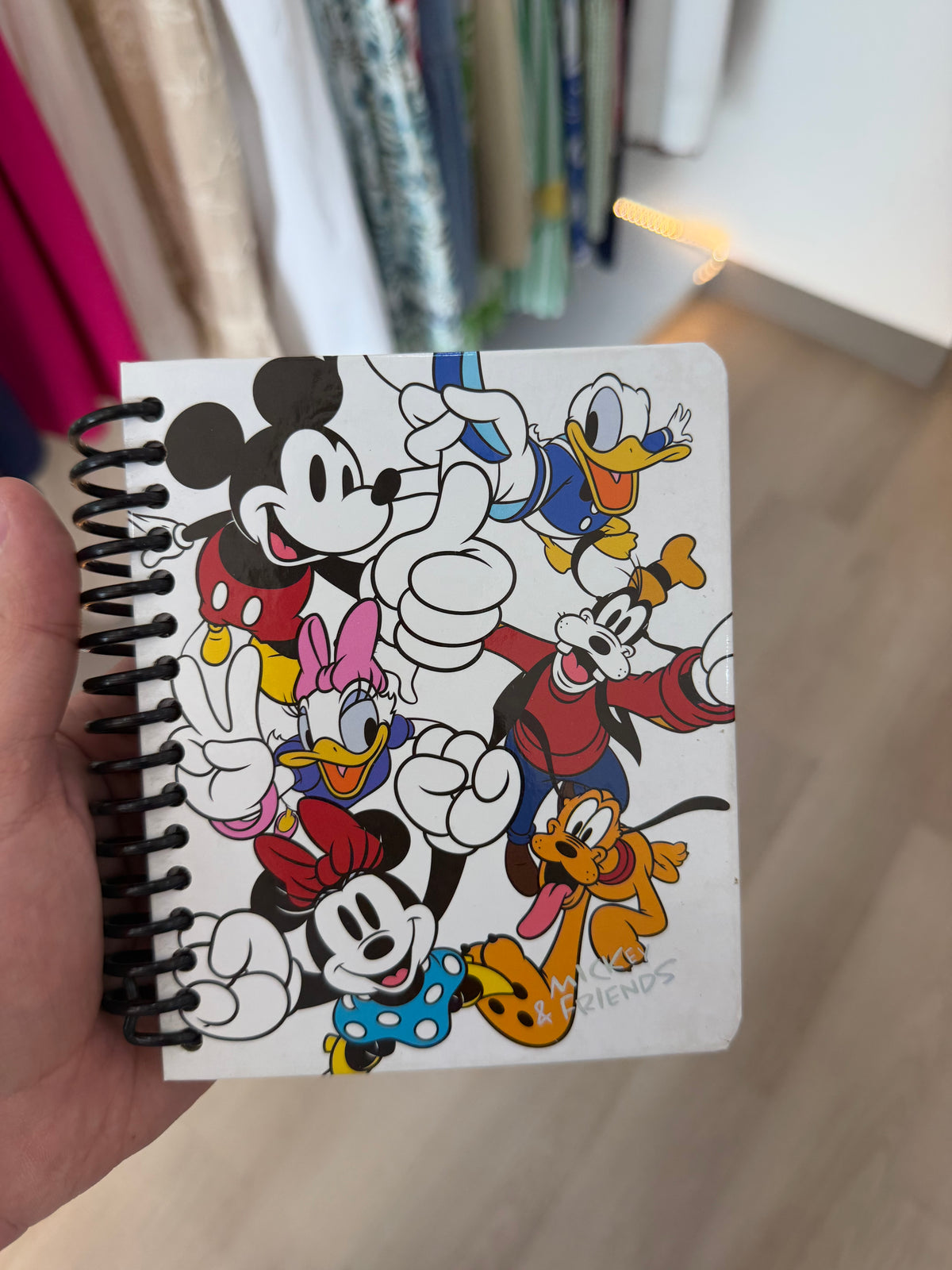 Mickey and Friends cuaderno premium blanco