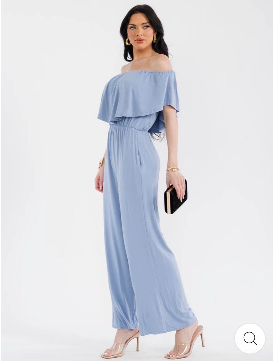 Jumpsuit azul claro para mujer de manga corta con cintura elástica, bolsillos y pantalón de pierna ancha.