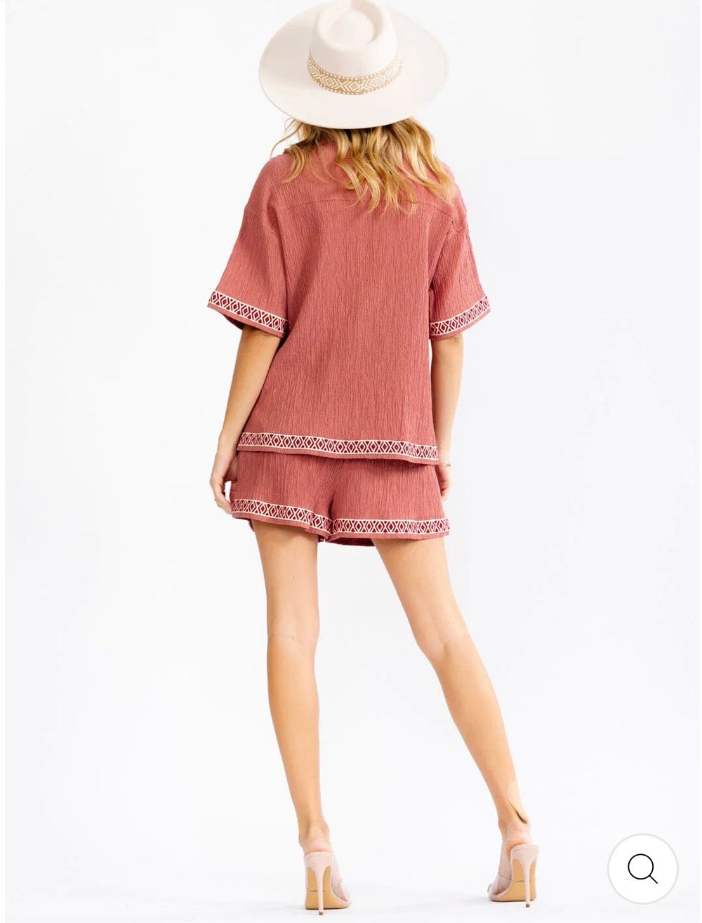 Conjunto rosa camisa y short con bolsillos