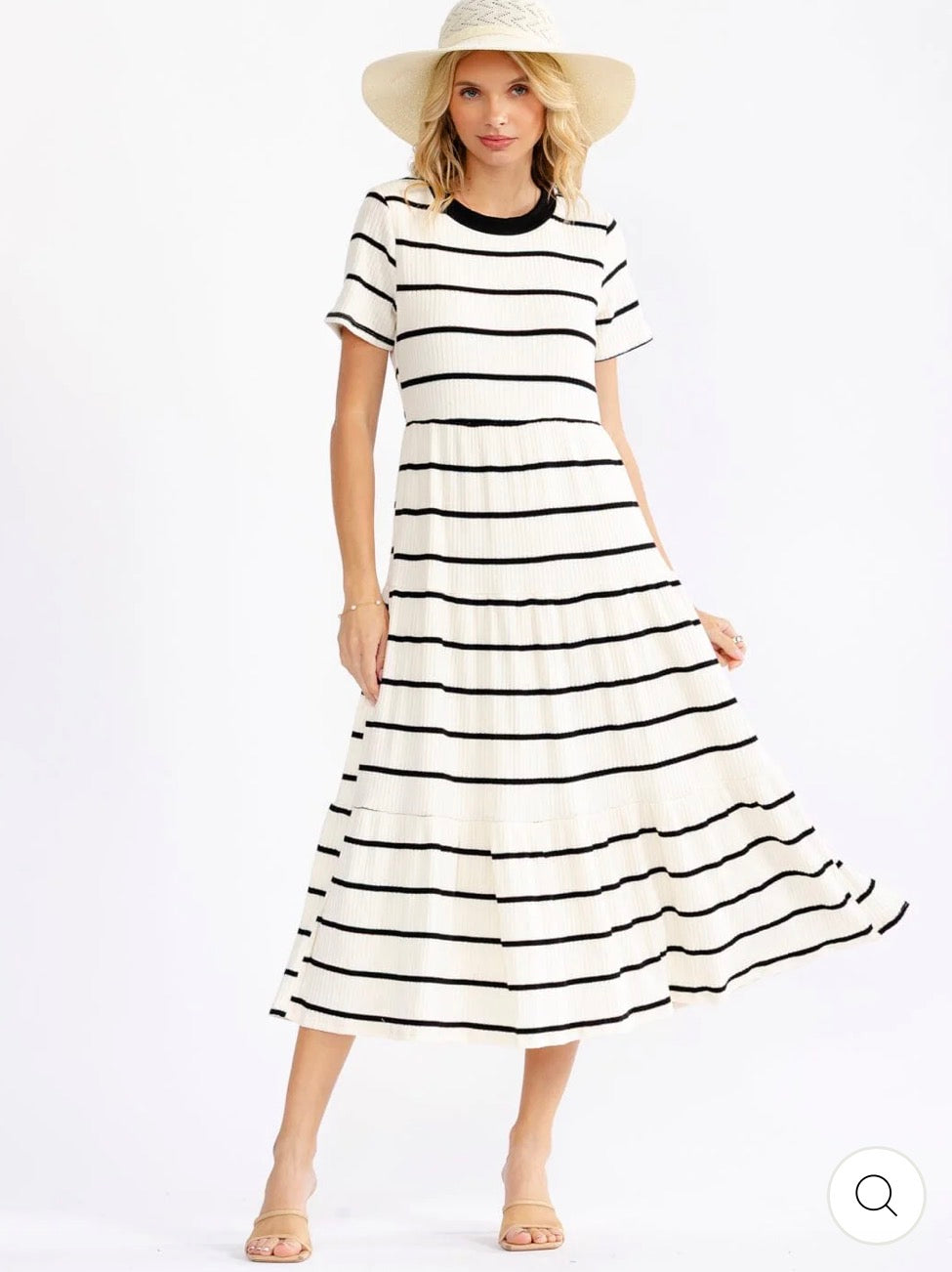 Vestido largo crema rayas negras cuello redondo