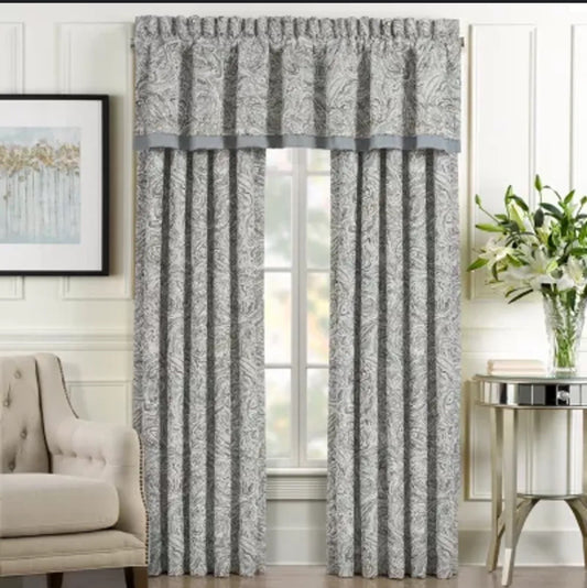 J Queen New York Giovani 84 x 50 pulgadas (127 cm * 213 cm) 4 cortinas