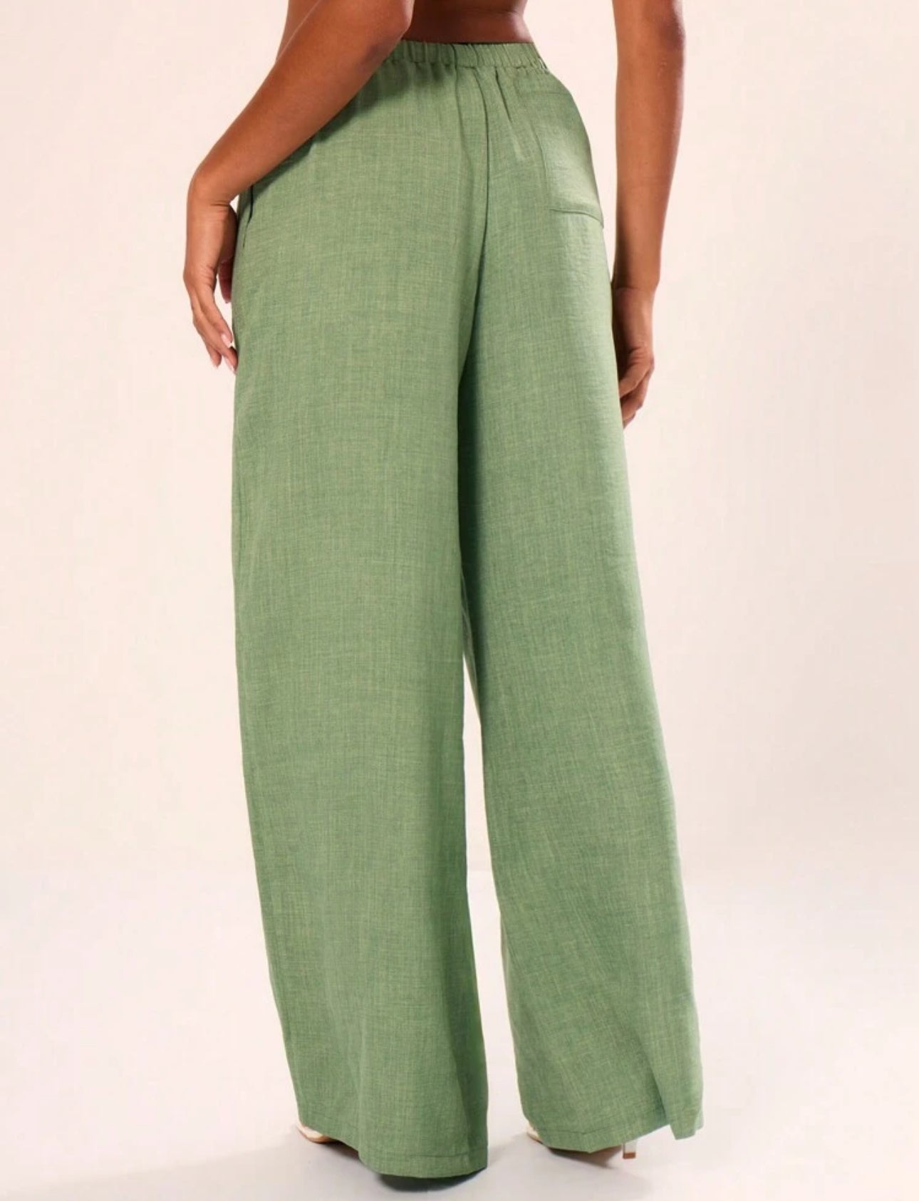 Pantalon verde con textura de lino