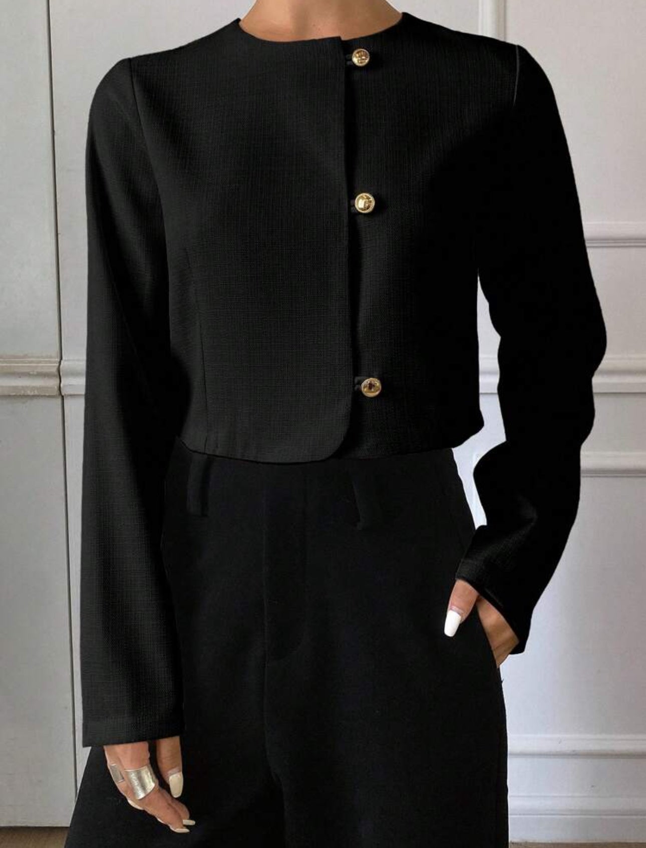 Chaqueta corta color negro