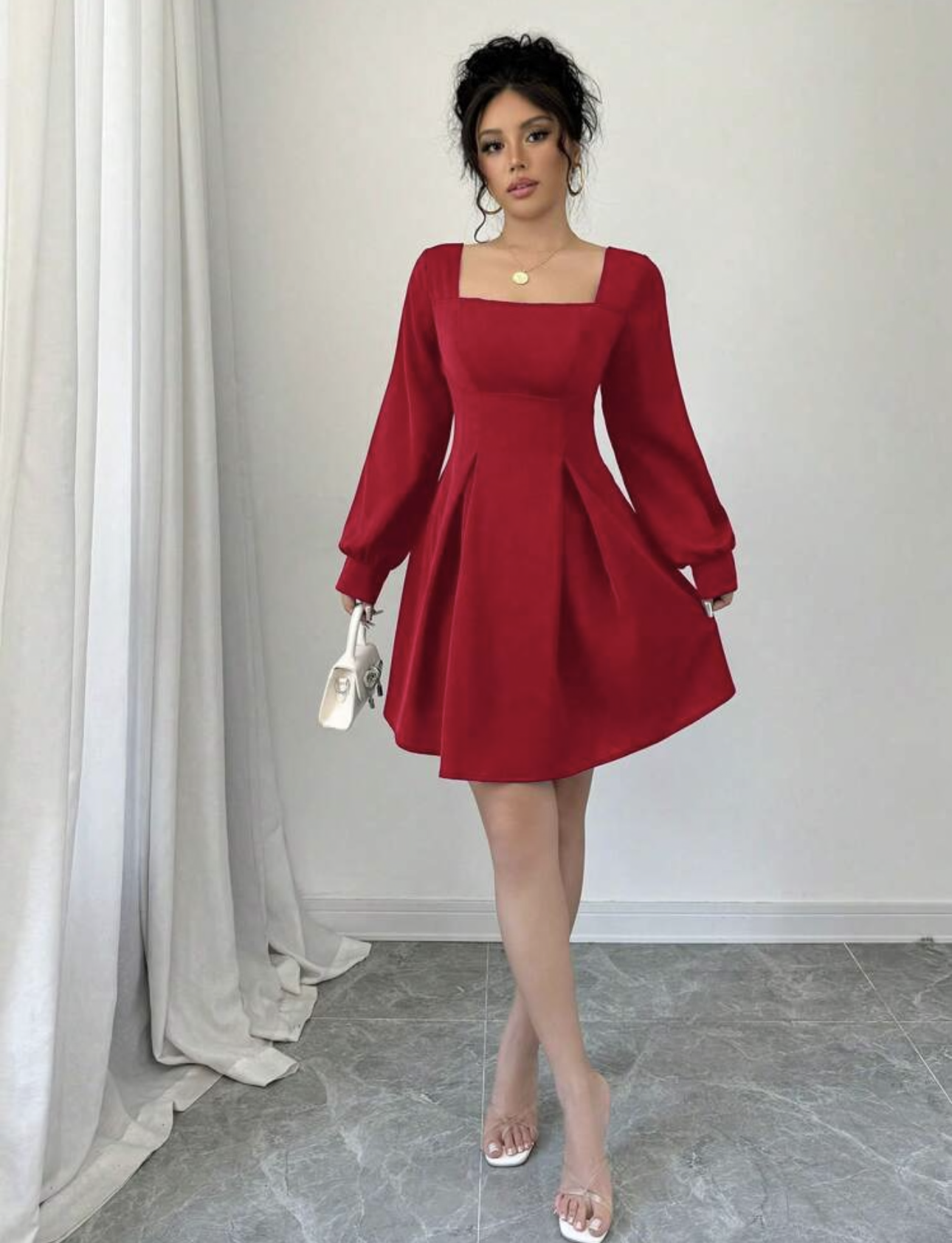 Vestido rojo corto cuello cuadrado