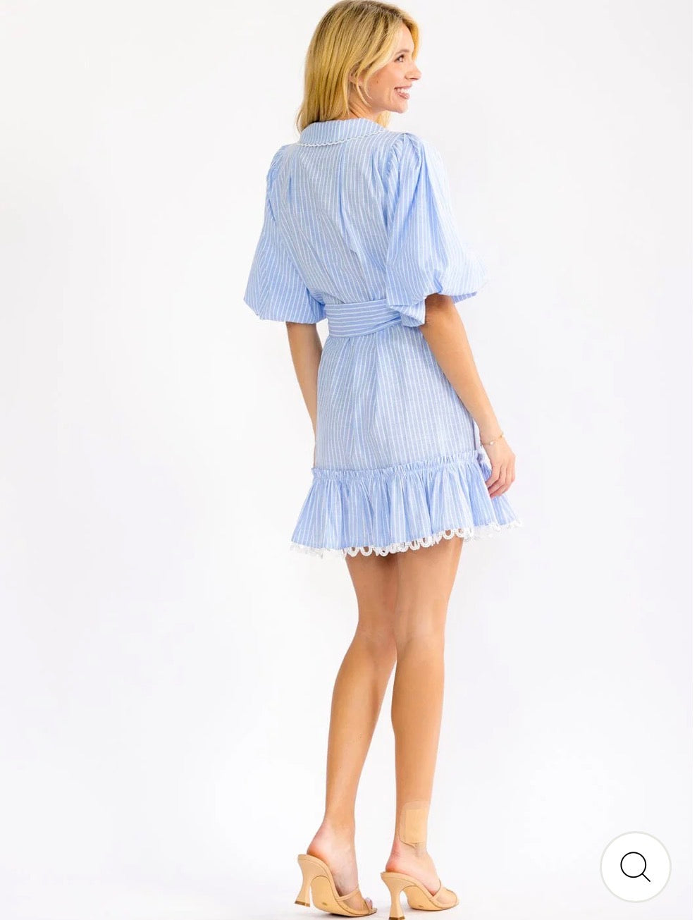 Vestido celeste corto con cinta