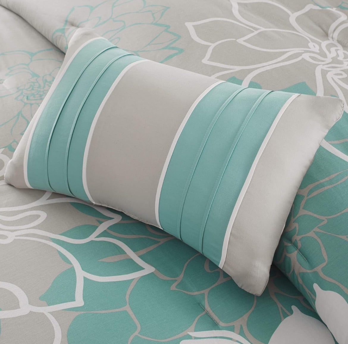 Madison Park Lola Reversible Aqua King - 6 piezas: 1 coverlet, 2 shams and 3 decorative pillows