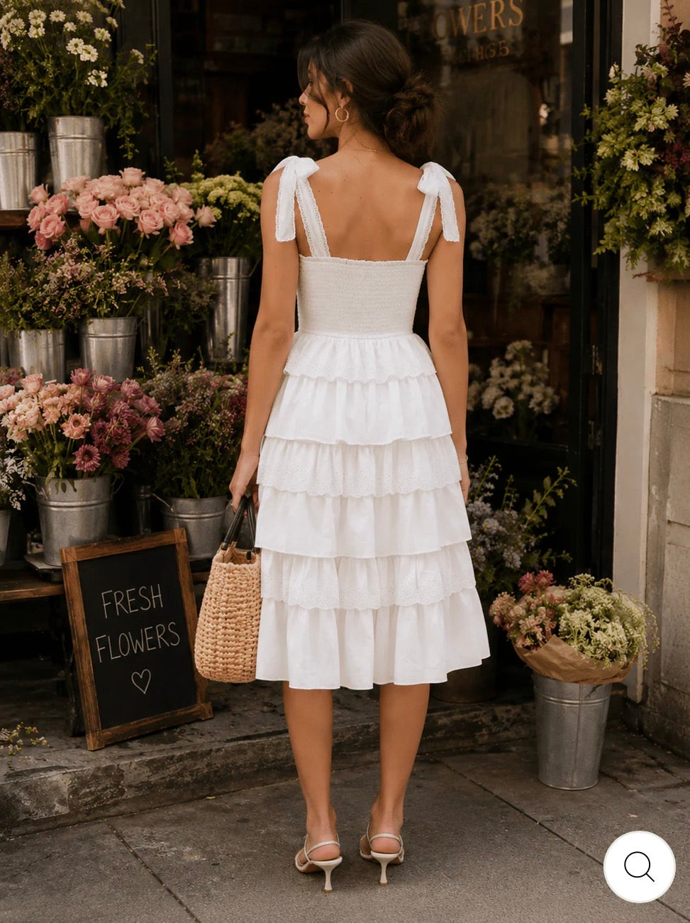 Vestido blanco MIDI de tirantes y vuelos cuello cuadrado