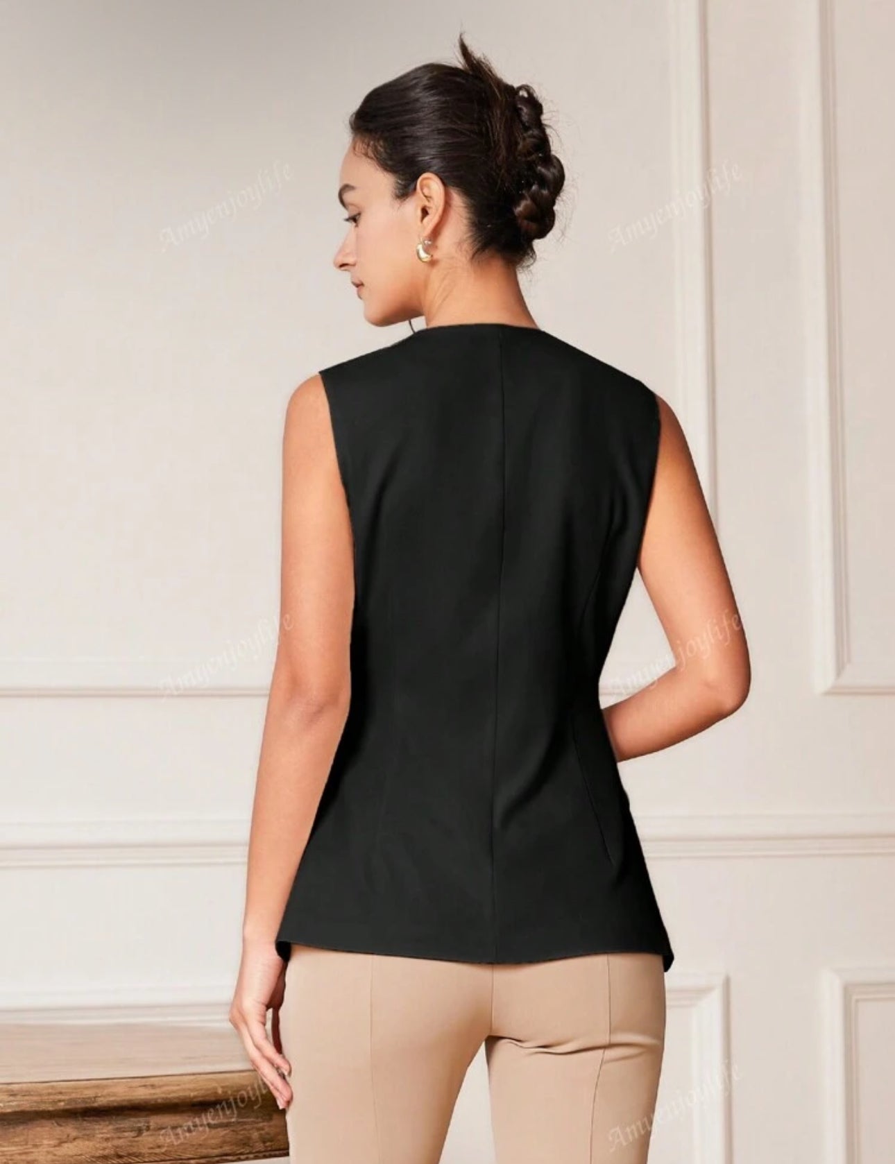 Chaleco negro corto con botones