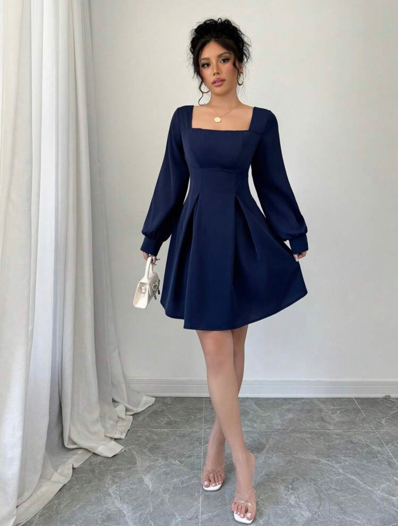 Vestido azul marino corto manga larga