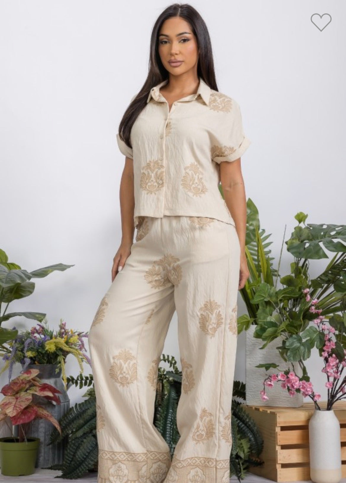 Conjunto beige bordado