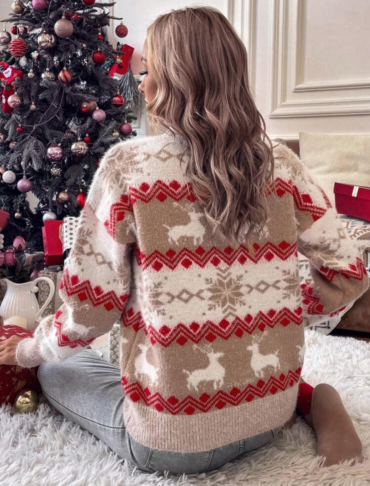 Suéter de Navidad beige con rojo y blanco