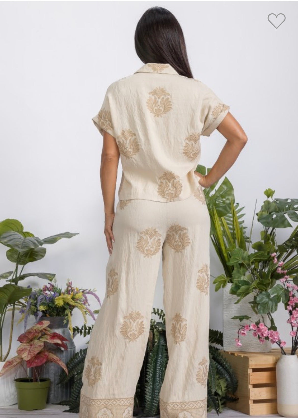 Conjunto beige bordado