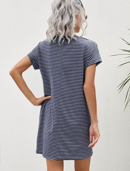 Vestido estilo camiseta con estampado de rayas