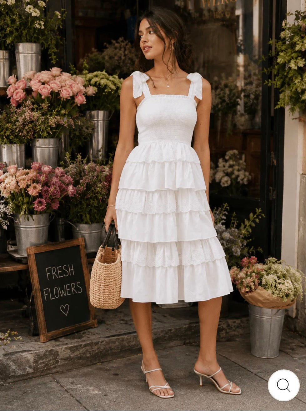 Vestido blanco MIDI de tirantes y vuelos cuello cuadrado