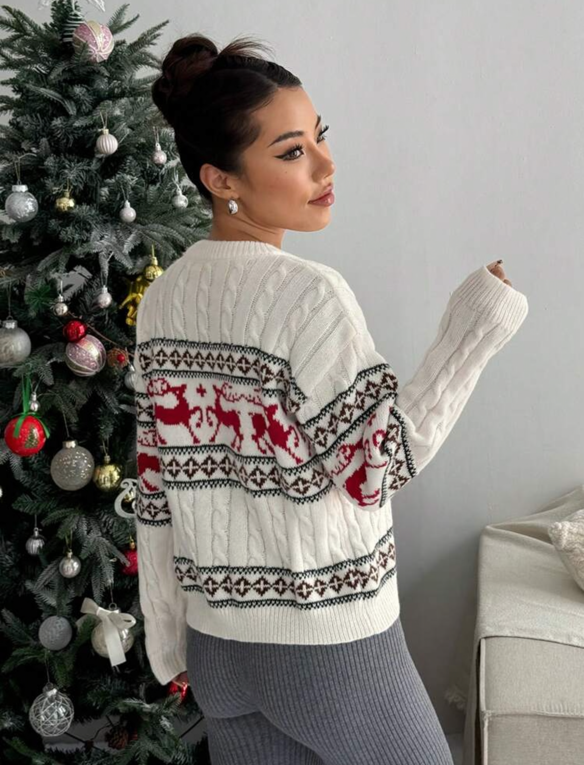 Suéter de Navidad beige con gris